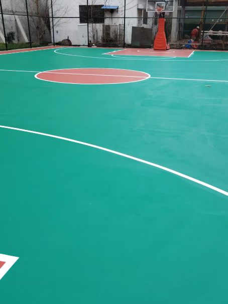 灞桥 球场长期使用易出现地面开裂